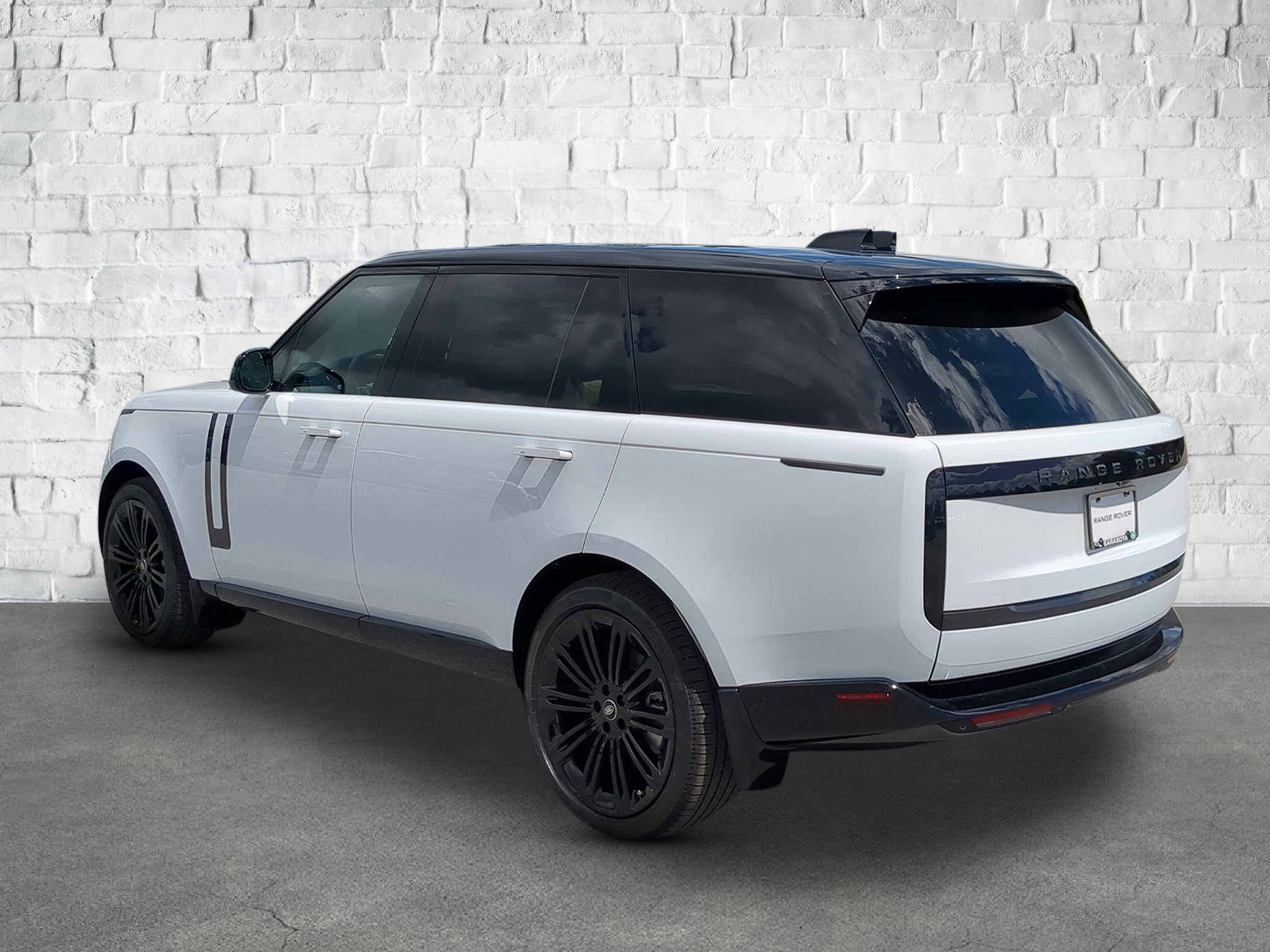 2025 Land Rover Range Rover SE photo 2