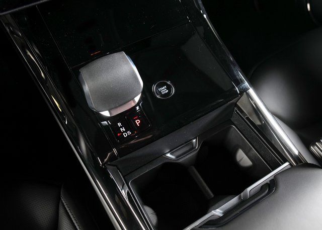 2025 Land Rover Range Rover Sport SE photo 9