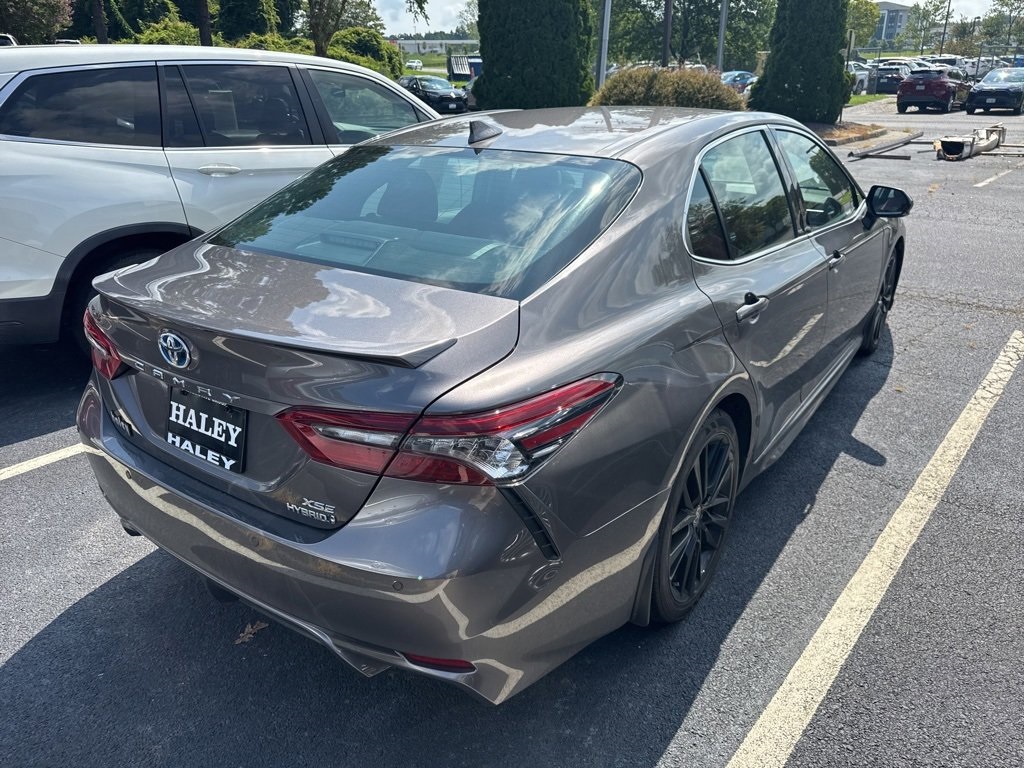 2022 Toyota Camry Hybrid XSE photo 2
