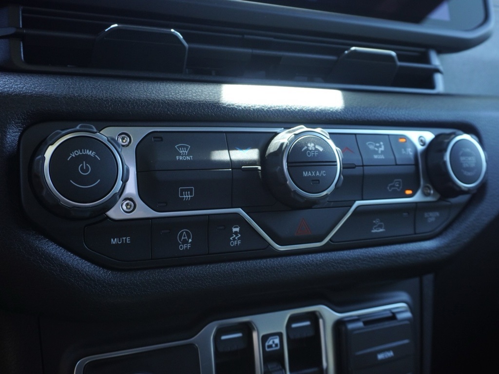 2025 Jeep Gladiator Sport photo 14