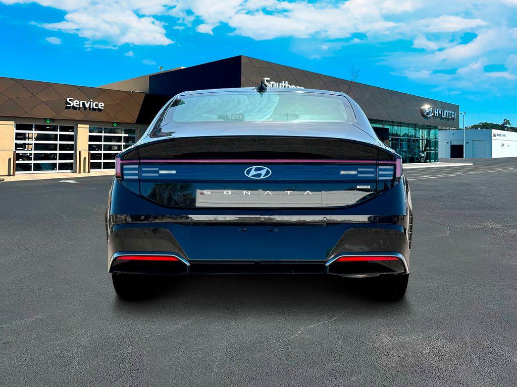 2025 Hyundai Sonata Hybrid Limited photo 2