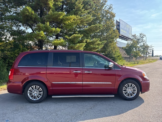 2015 Chrysler Town & Country photo 4