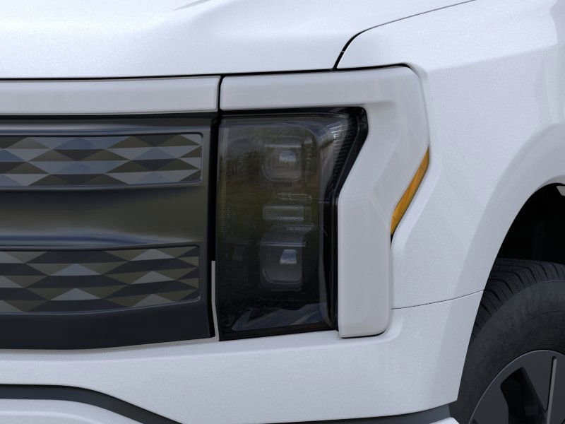 2025 Ford F-150 Lightning Lariat photo 18