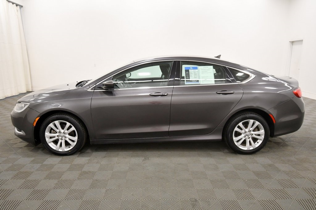 2017 Chrysler 200 Limited photo 4