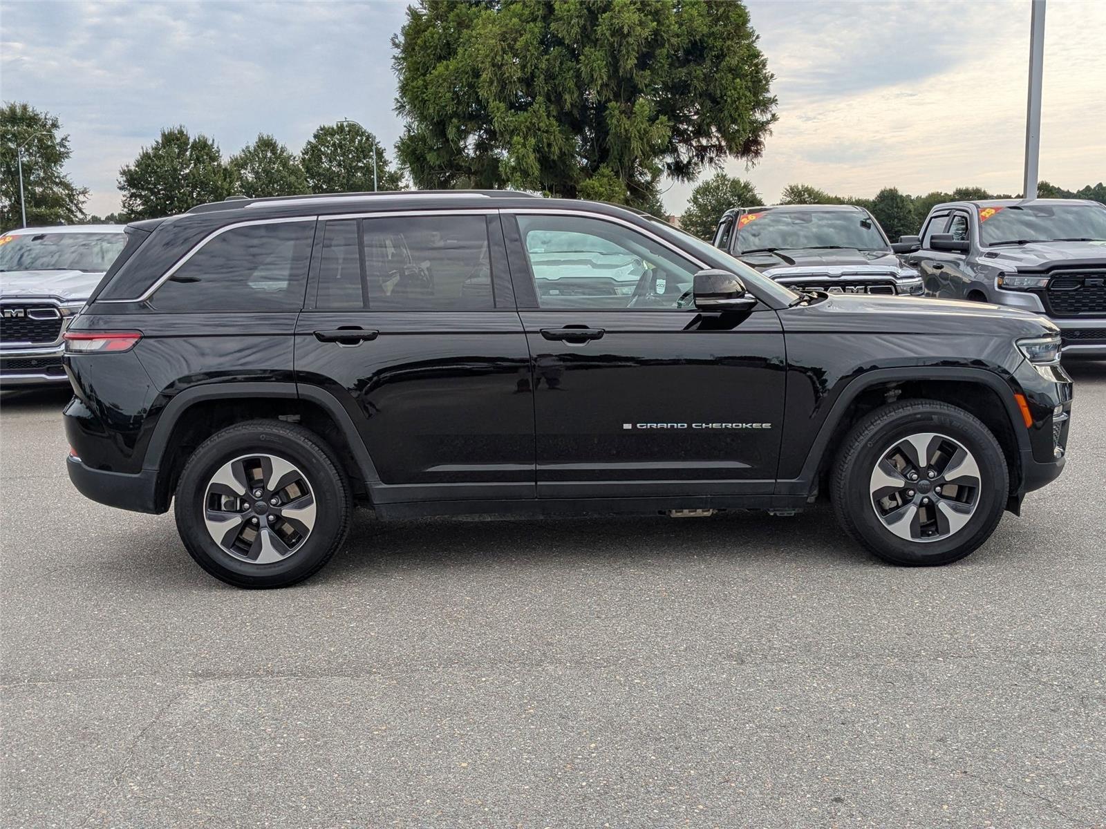 2024 Jeep Cherokee Limited 4xe photo 4