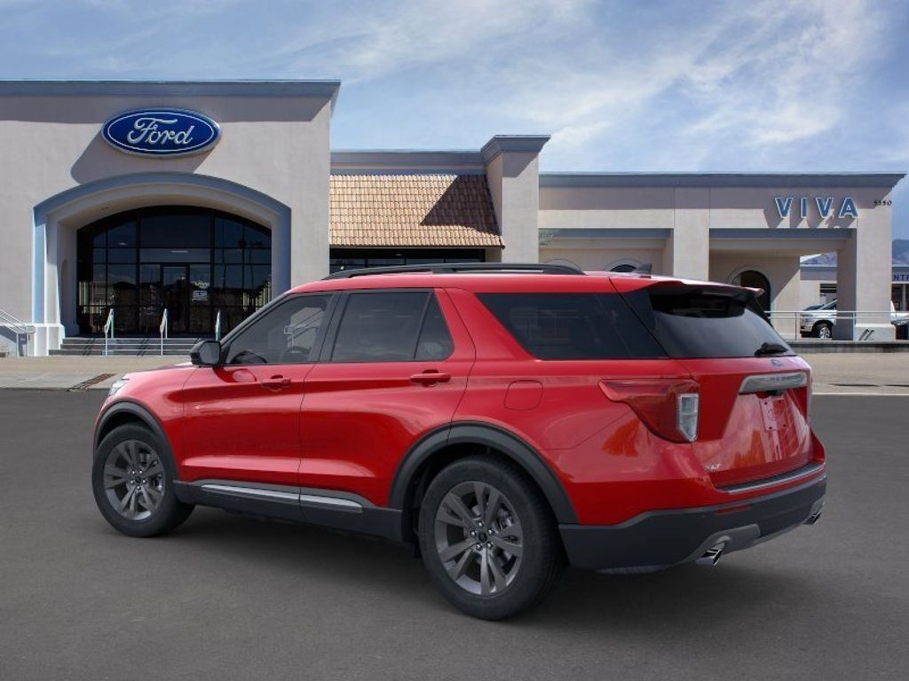 2024 Ford Explorer XLT photo 2