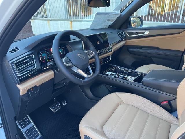 2026 Volkswagen Atlas Cross Sport SEL R-Line photo 2