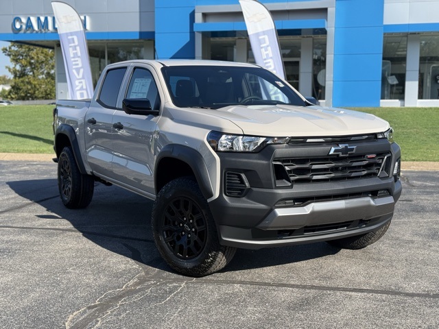2026 Chevrolet Colorado Trail Boss photo 2