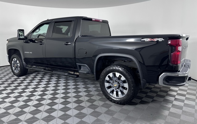 2023 Chevrolet Silverado 2500HD LT photo 3