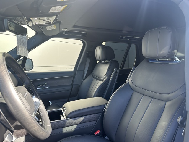 2025 Land Rover Range Rover SE photo 17