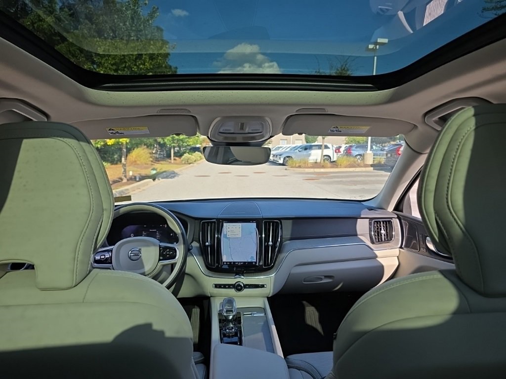 2023 Volvo XC60 B5 Ultimate photo 17