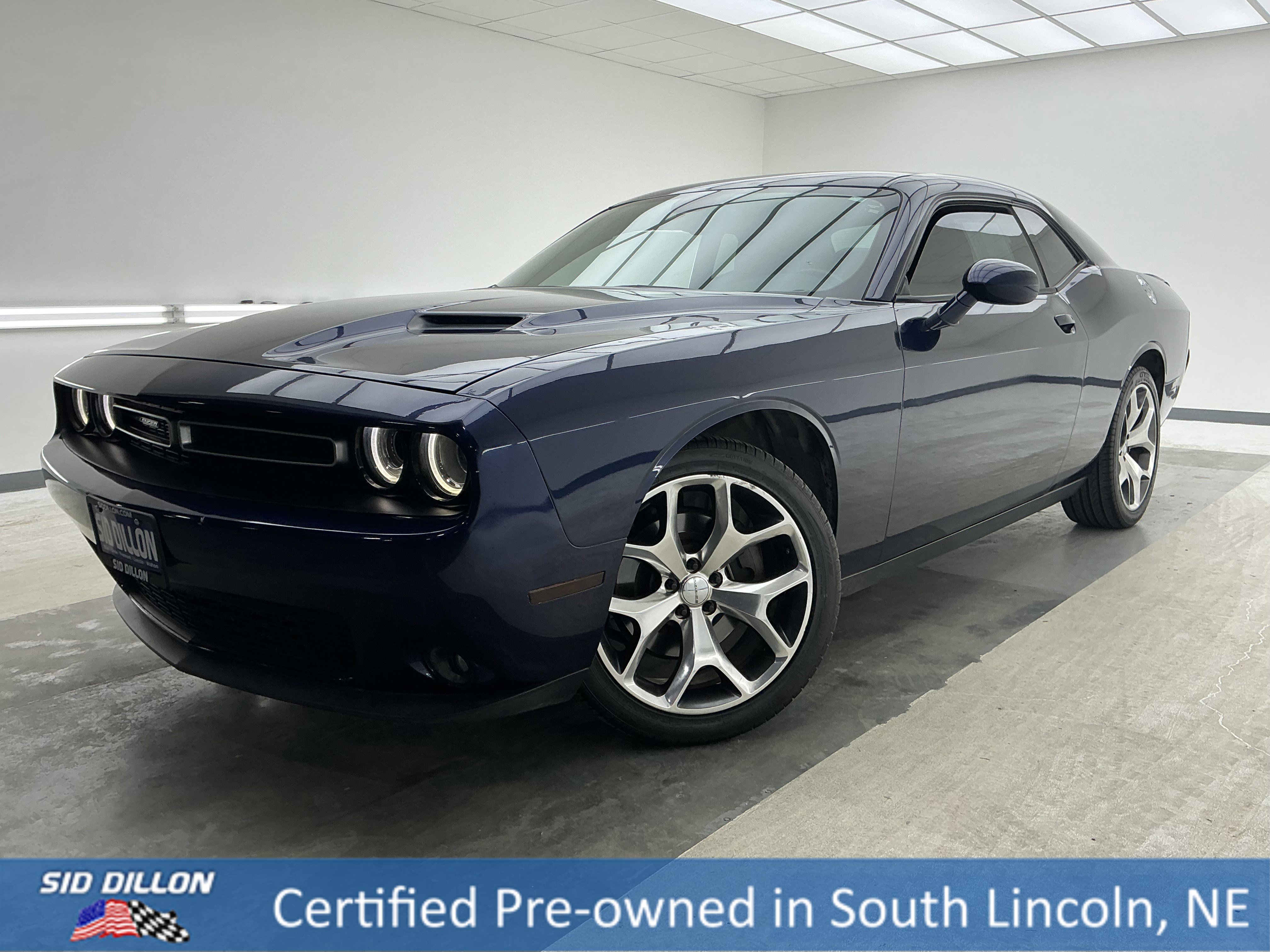 2015 Dodge Challenger SXT's photo