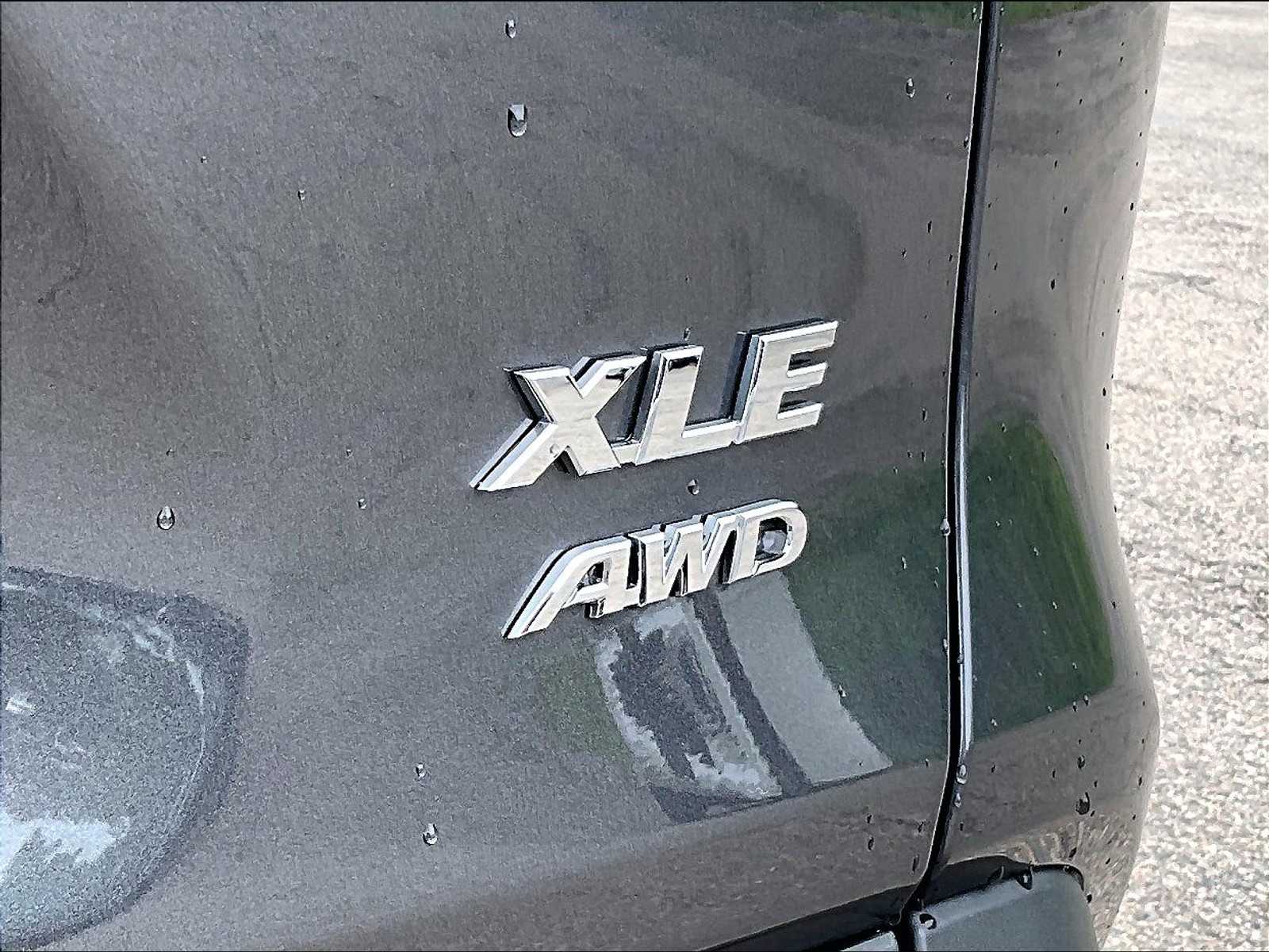 2025 Toyota RAV4 XLE photo 28