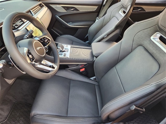 2025 Jaguar F-PACE P250 R-Dynamic S photo 5