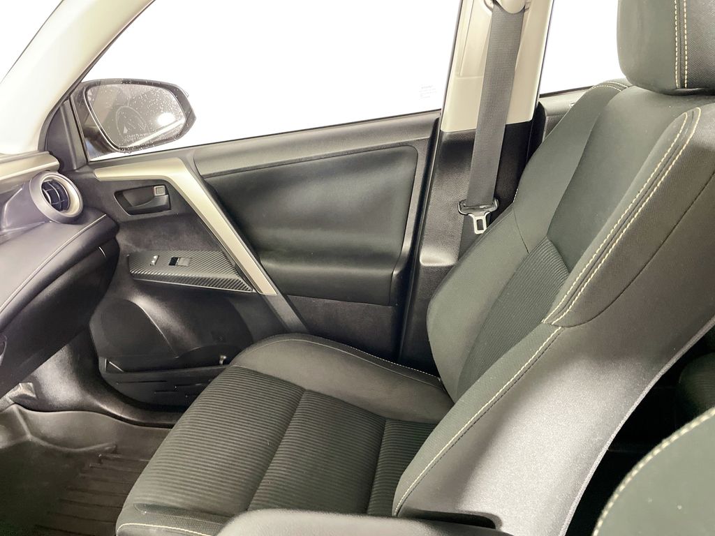 2013 Toyota RAV4 XLE photo 19