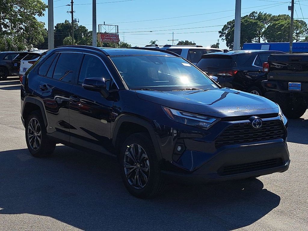 2022 Toyota RAV4 Hybrid XLE Premium photo 3