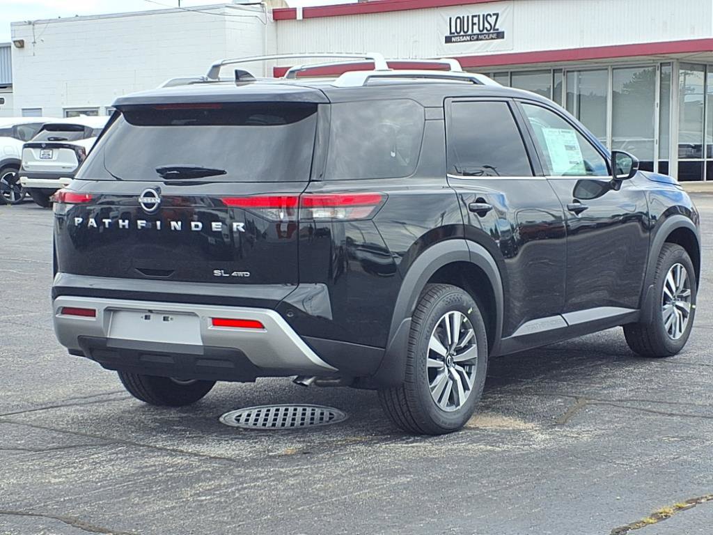 2025 Nissan Pathfinder SL photo 3