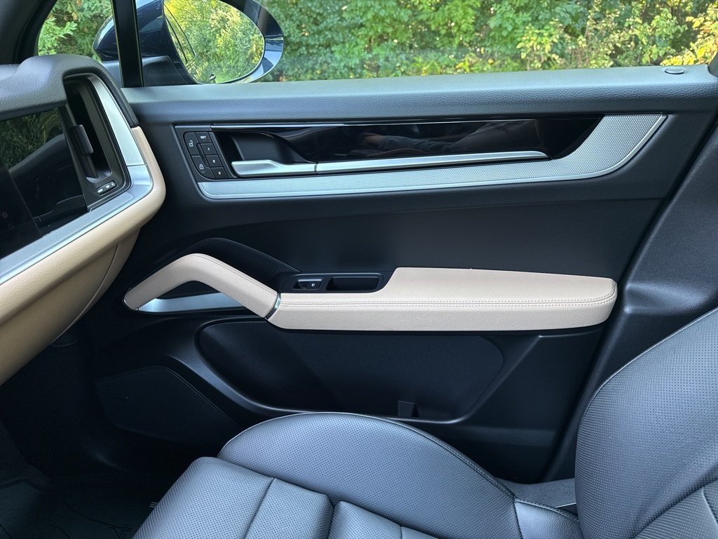 2024 Porsche Cayenne Base photo 15