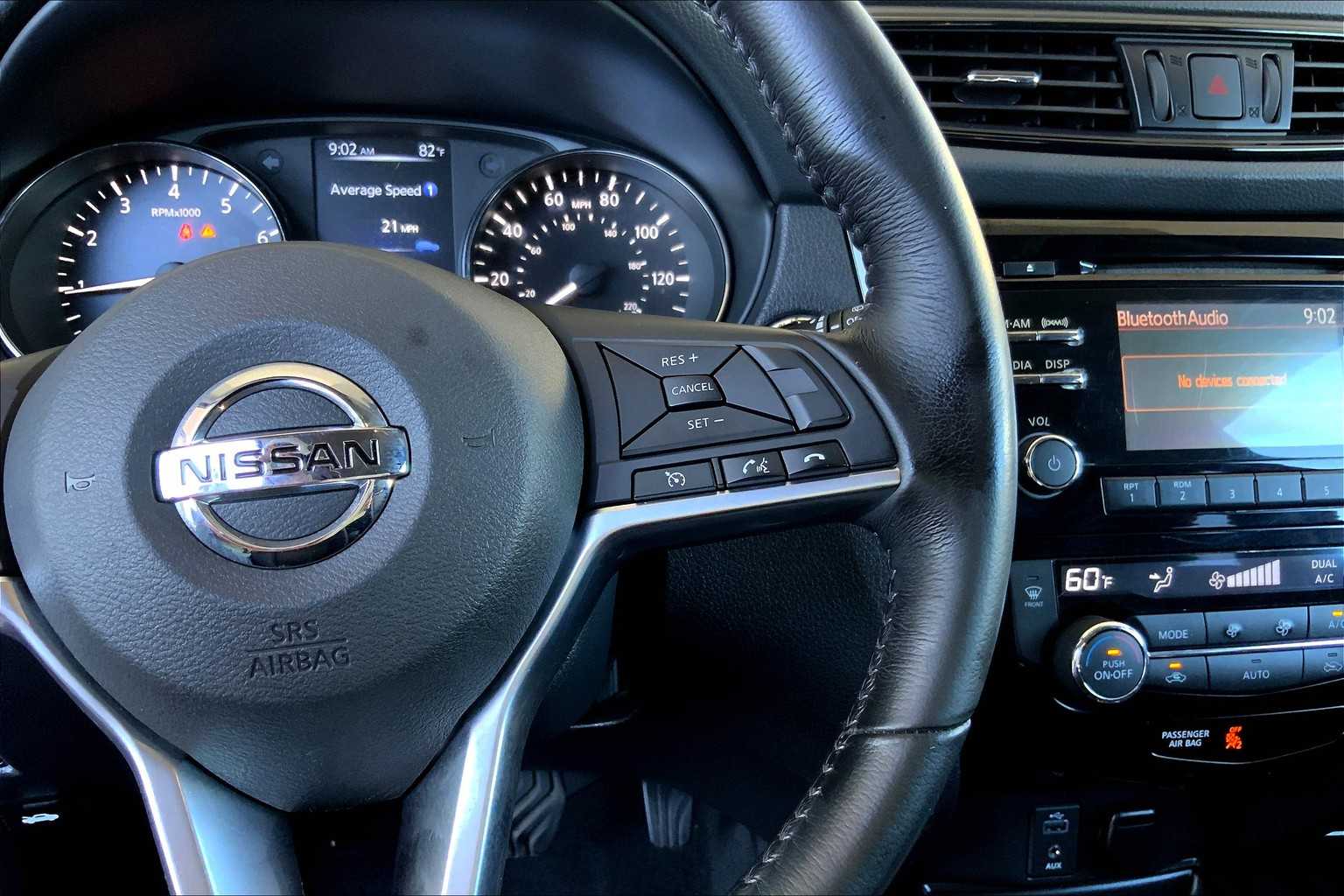 2017 Nissan Rogue SV photo 24