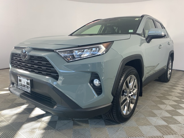 2020 Toyota RAV4 XLE Premium photo 3