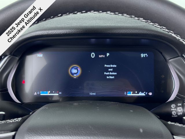 2025 Jeep Grand Cherokee Altitude photo 2