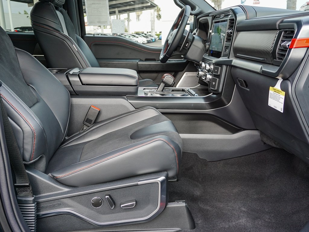 2025 Ford F-150 Raptor photo 12