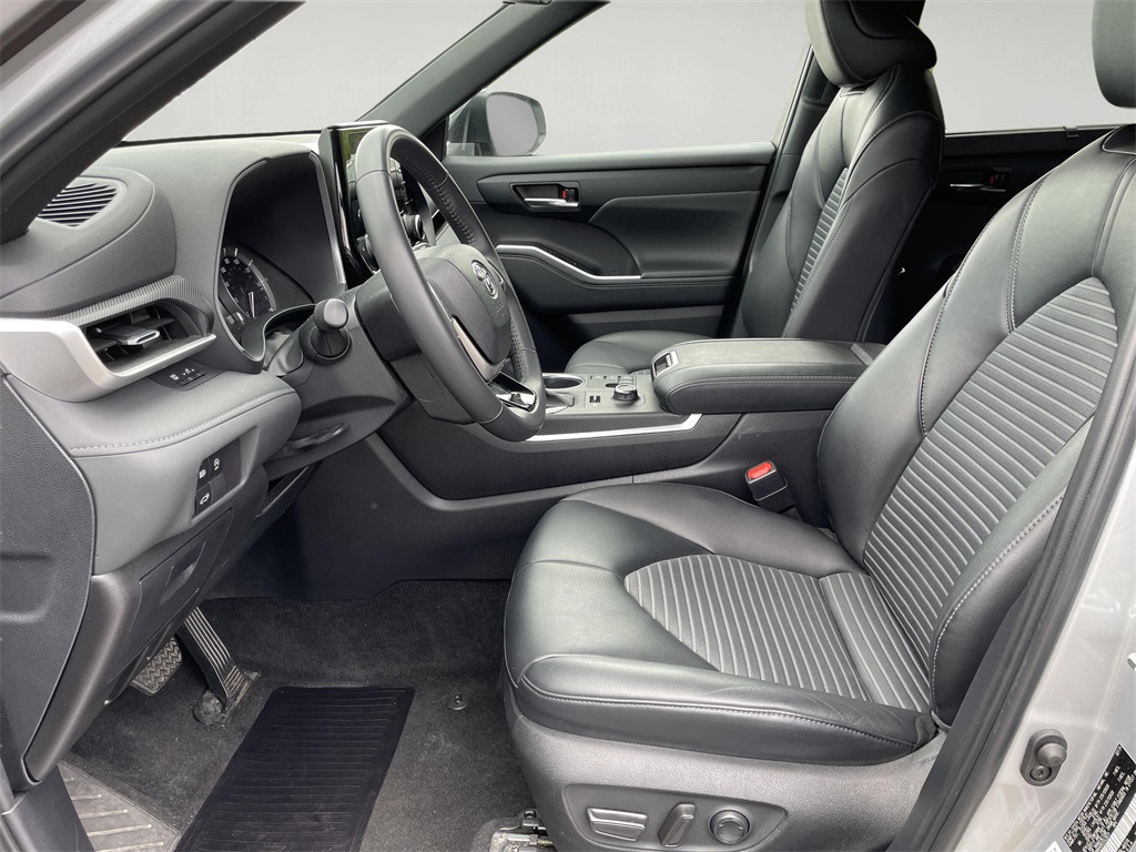 2024 Toyota Highlander XSE photo 10
