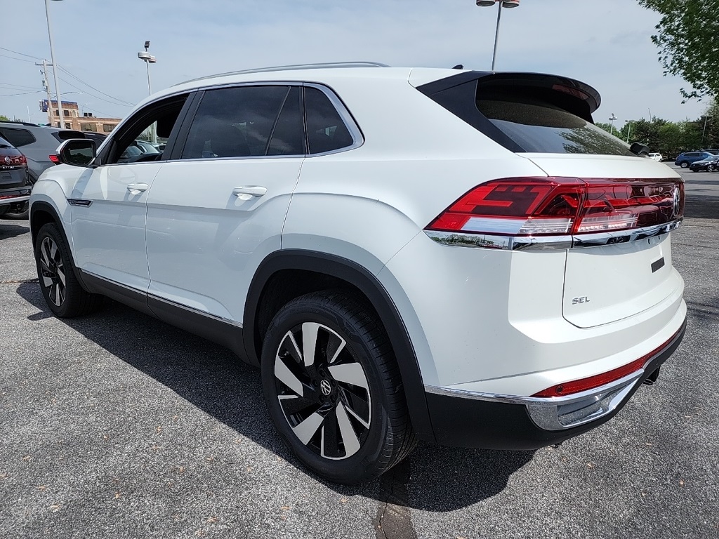 2025 Volkswagen Atlas Cross Sport SEL photo 3
