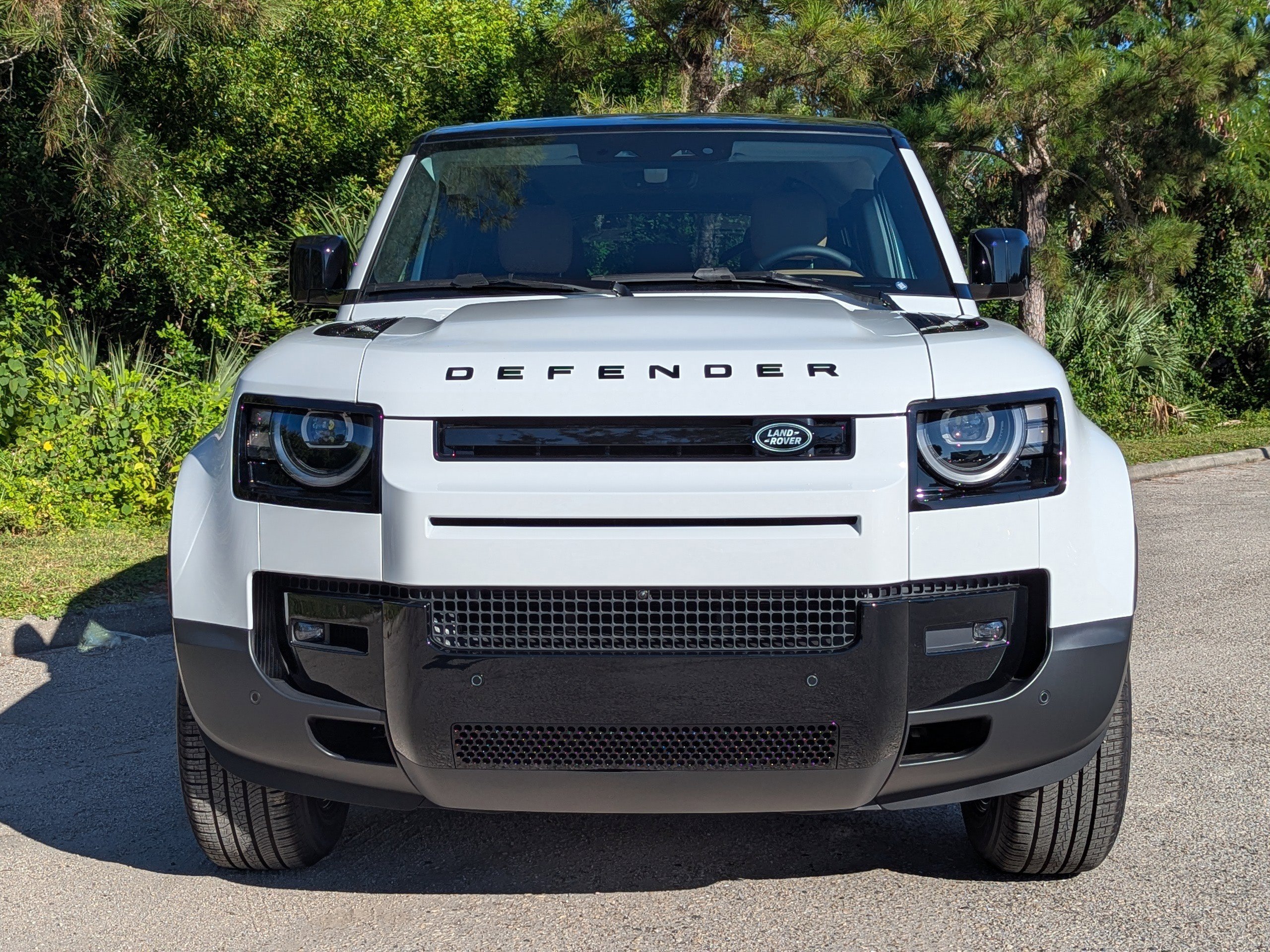2026 Land Rover Defender 110 S photo 3