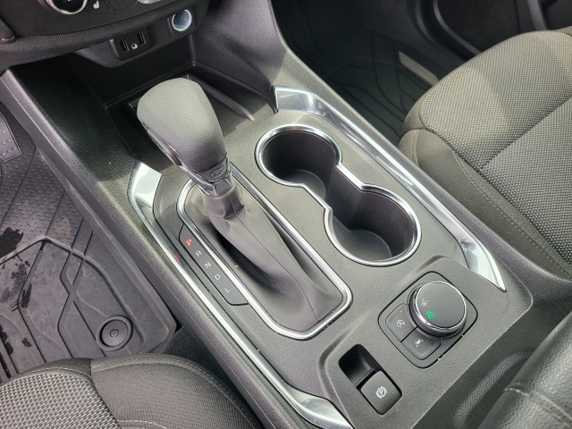 2023 Chevrolet Traverse Cloth photo 2