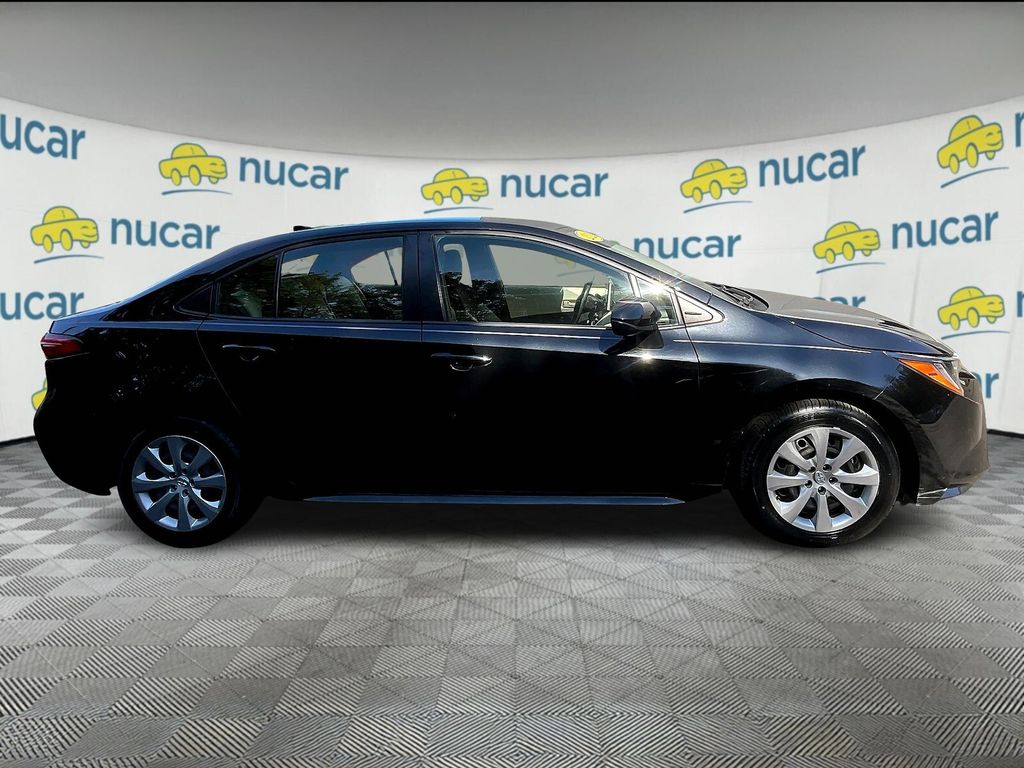 2021 Toyota Corolla LE photo 9
