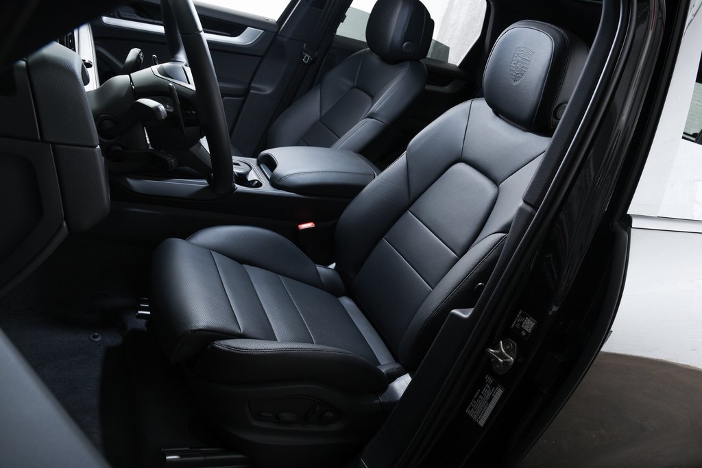 2026 Porsche Cayenne S E-Hybrid photo 4