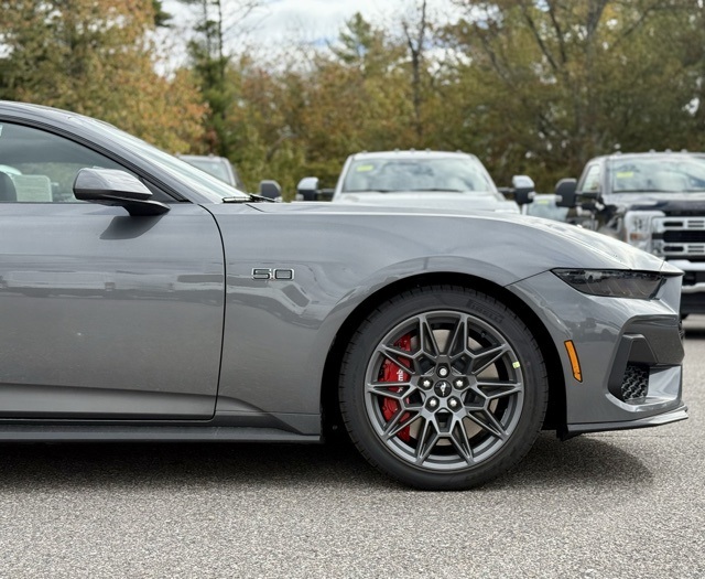 2025 Ford Mustang GT Premium photo 2
