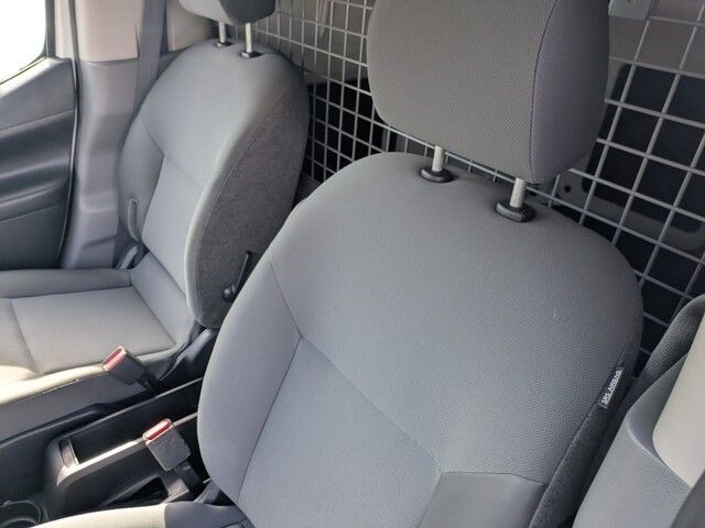 2020 Nissan NV200 SV photo 11