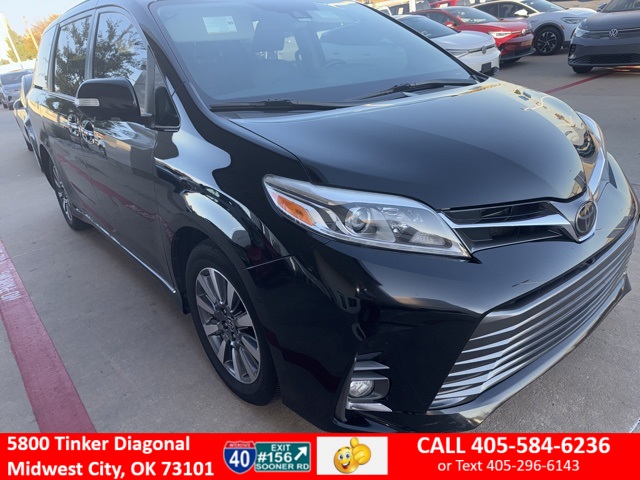 2020 Toyota Sienna Limited's photo