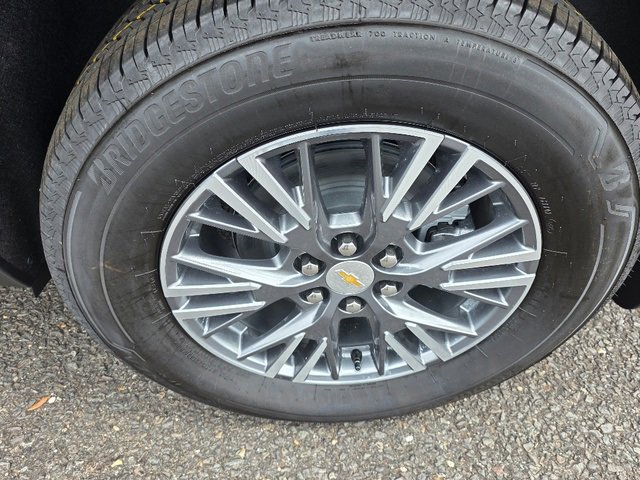 2025 Chevrolet Traverse photo 3