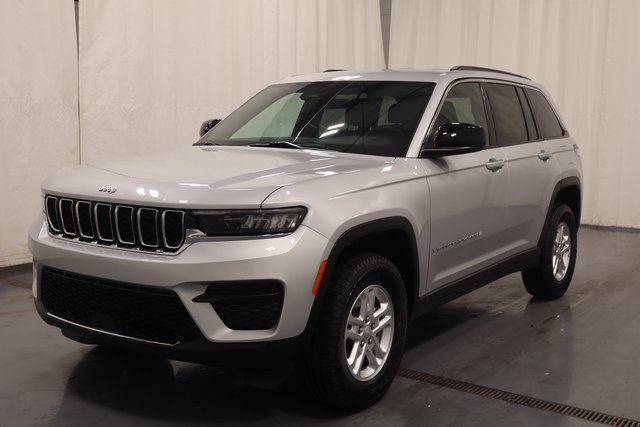 2025 Jeep Grand Cherokee Laredo photo 5