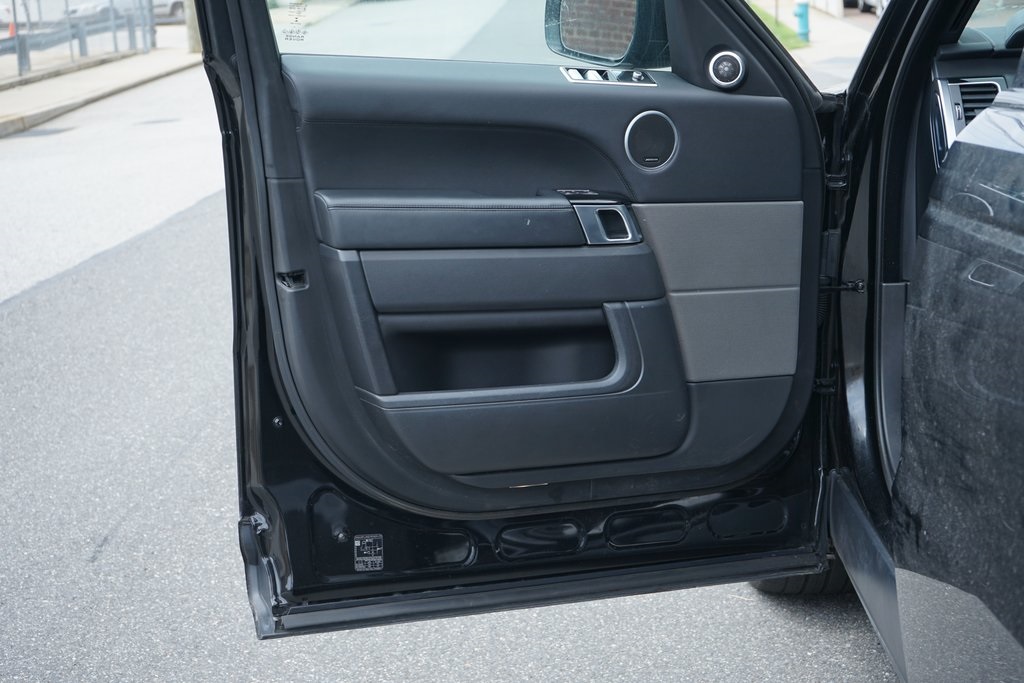 2020 Land Rover Range Rover Sport HSE photo 3