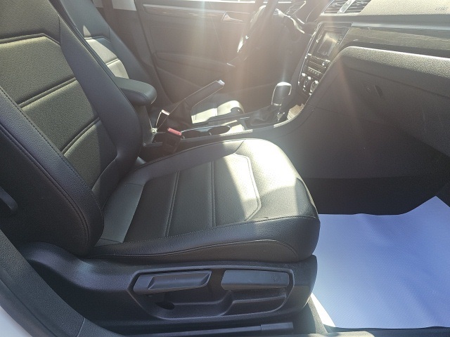 2017 Volkswagen Passat SE photo 23