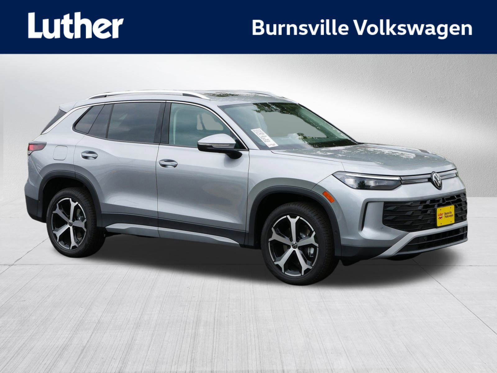 2025 Volkswagen Tiguan SE's photo