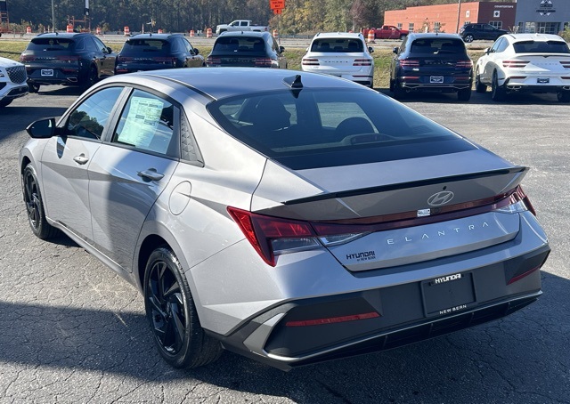 2026 Hyundai Elantra SEL Sport photo 3