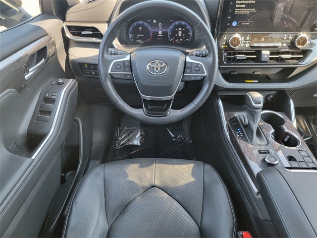 2023 Toyota Highlander Limited photo 23