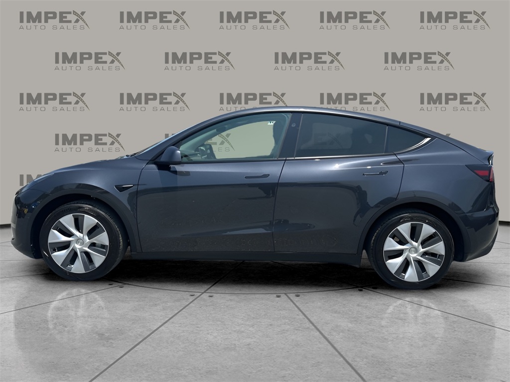 2024 Tesla Model Y Standard Range photo 2