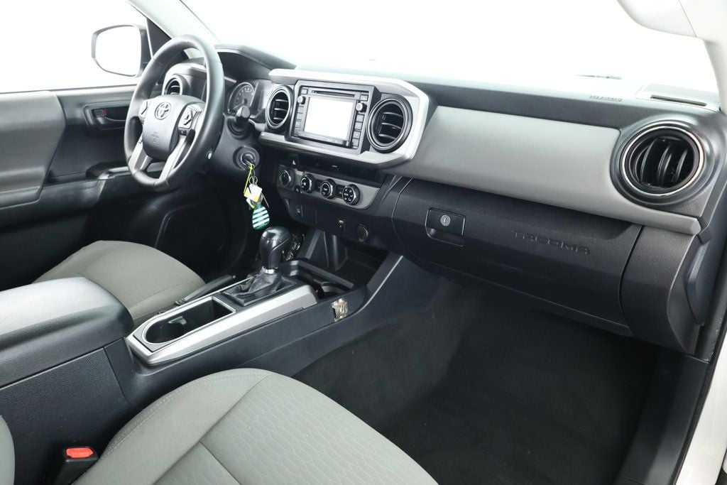 2017 Toyota Tacoma SR5 TRD Sport photo 20