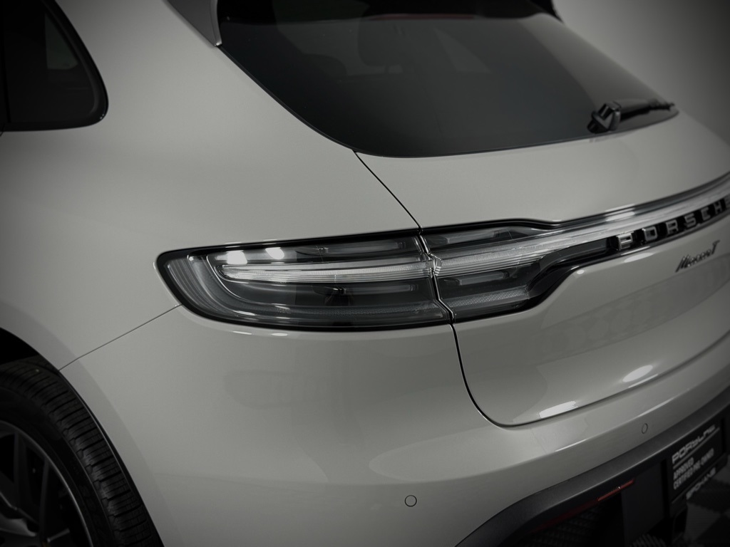 2025 Porsche Macan T photo 16