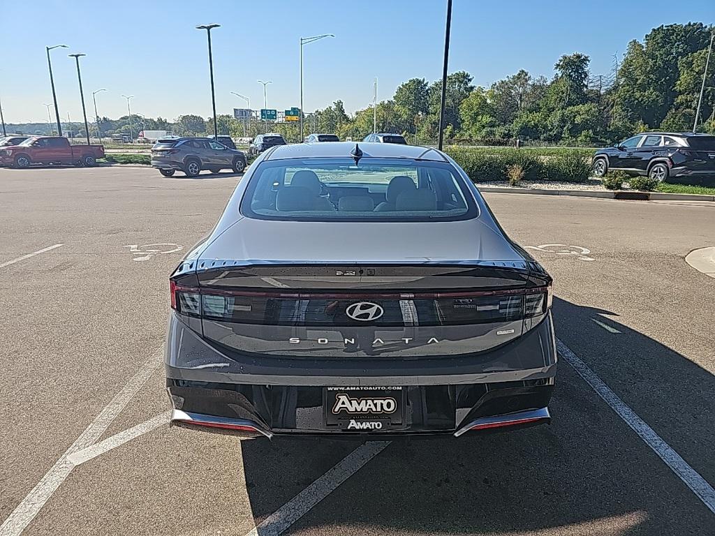 2026 Hyundai Sonata SEL Sport photo 4