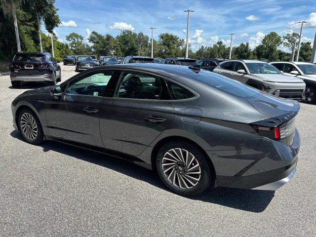 2025 Hyundai Sonata Hybrid Limited photo 4