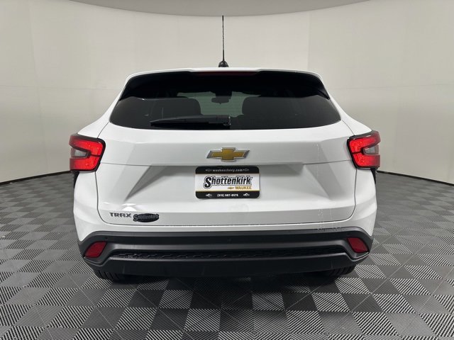 2026 Chevrolet Trax LS photo 4