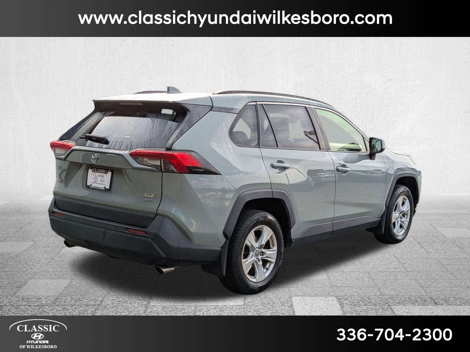 2019 Toyota RAV4 XLE photo 4