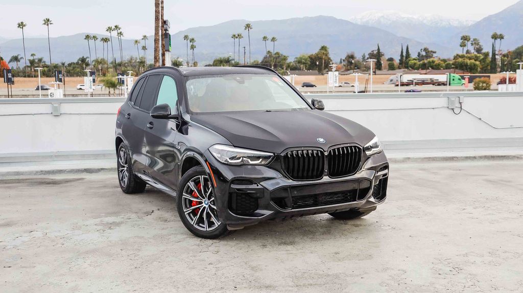 2023 BMW X5 45e's photo